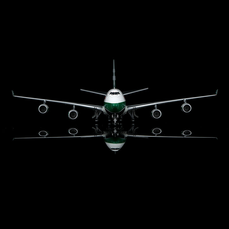 YY Wings 1:400 Cathay Pacific Boeing 747-400F VR-HUH YY74421
