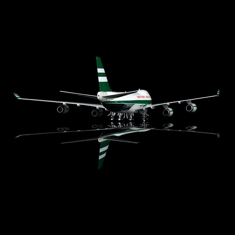 YY Wings 1:400 Cathay Pacific Boeing 747-400F VR-HUH YY74421