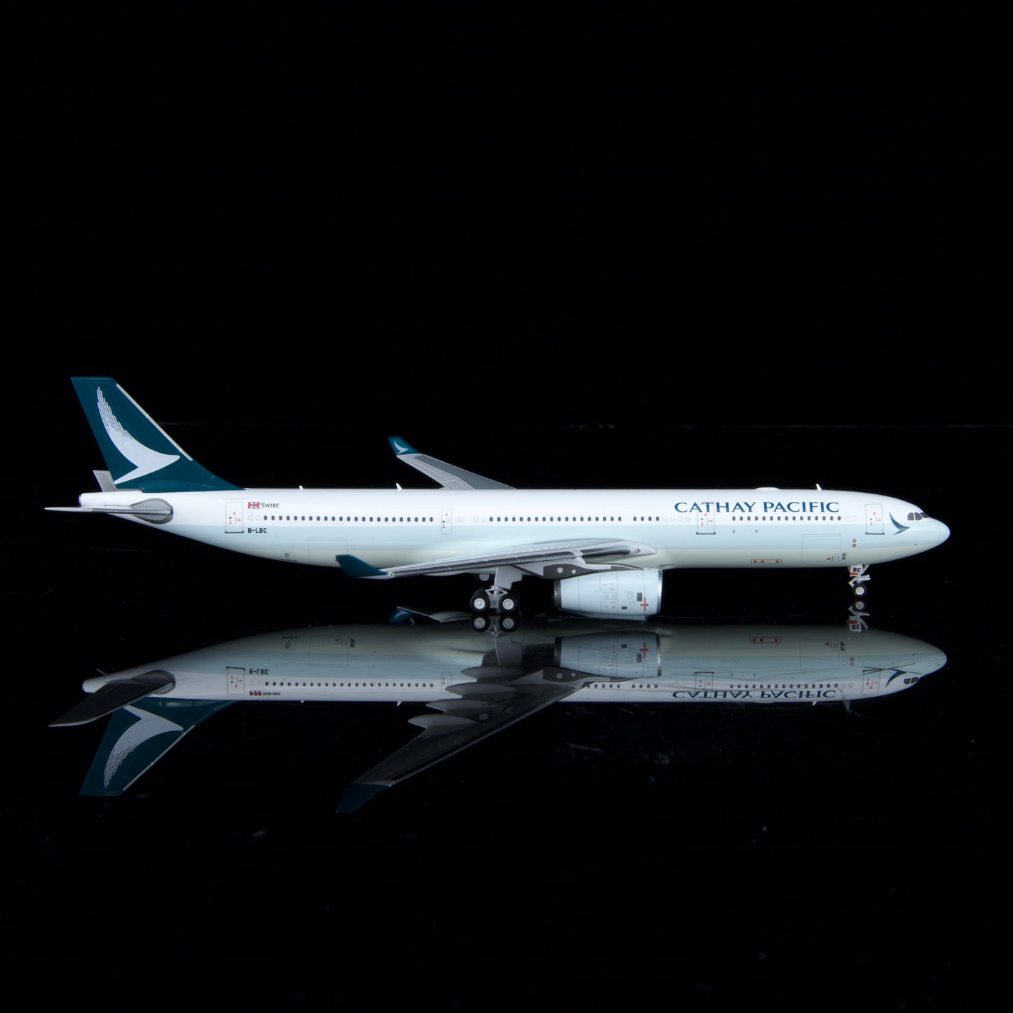 Kylin Models 1:400 Cathay Pacific Airbus A330-300 B-LBC K333CPA01