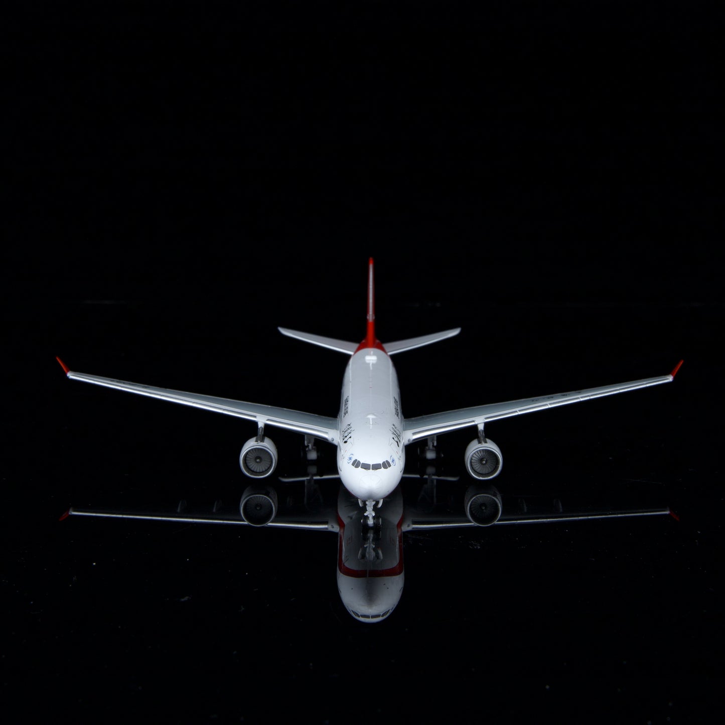 Kylin Models 1:400 Shanghai Airlines Airbus A330-300 B-6083 K333CSH01