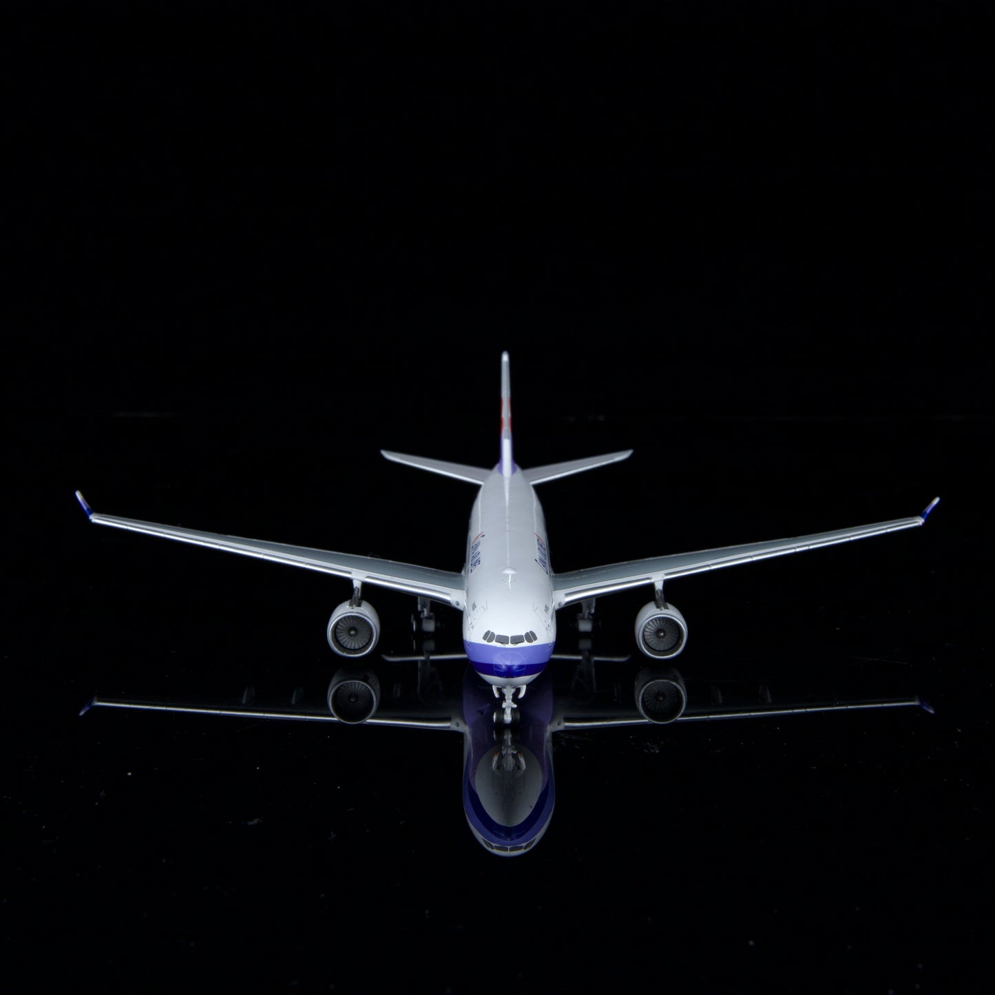 Kylin Models 1:400 China Airlines Airbus A330-300 B-18392 K333CAL01