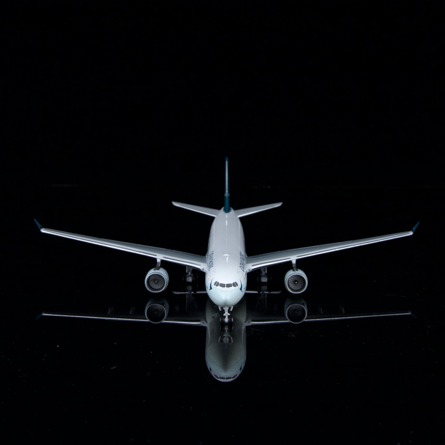 Kylin Models 1:400 Cathay Pacific Airbus A330-300 B-LBC K333CPA01
