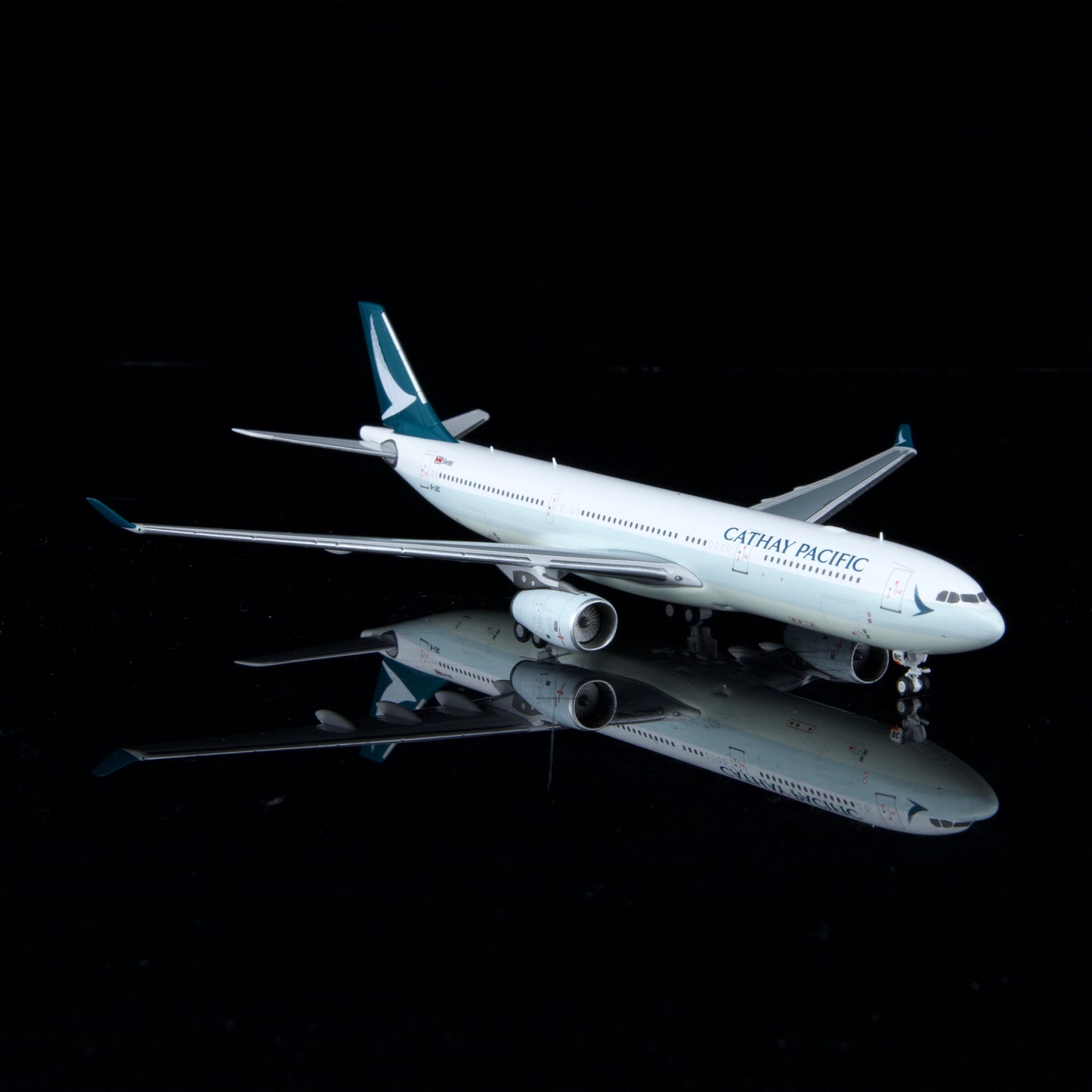 Kylin Models 1:400 Cathay Pacific Airbus A330-300 B-LBC K333CPA01