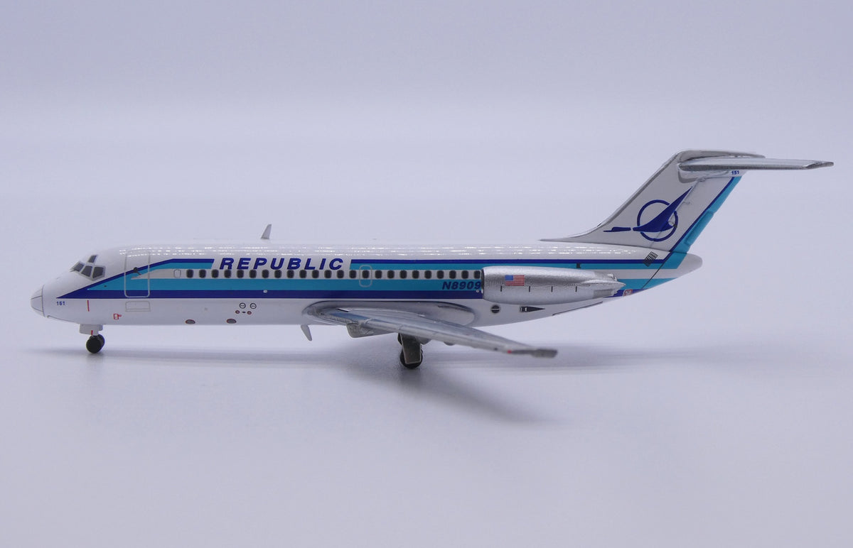 Pre-Order V1:400 Republic Airlines McDonnell Douglas DC-9-10 N8909E 400024
