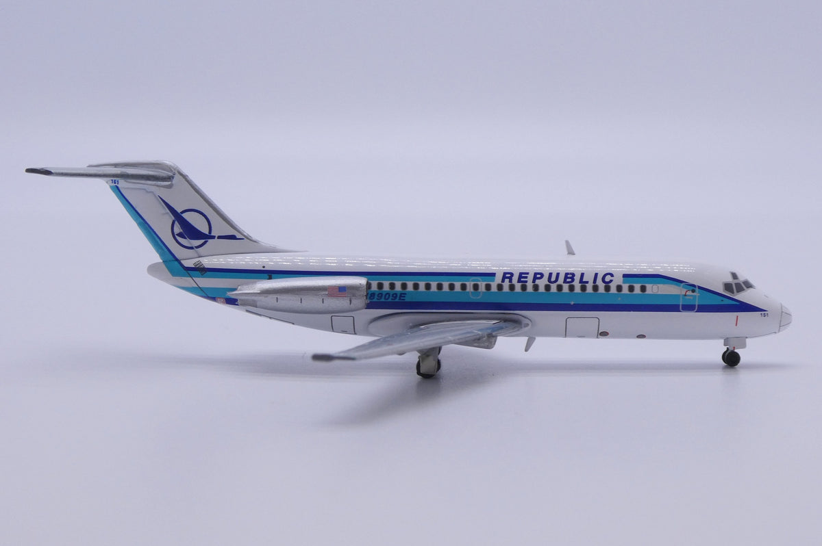 Pre-Order V1:400 Republic Airlines McDonnell Douglas DC-9-10 N8909E 400024