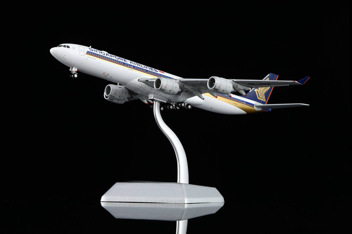 HX Models 1:400 Singapore Airlines Airbus A340-500 9V-SGB Flaps Down A530102F