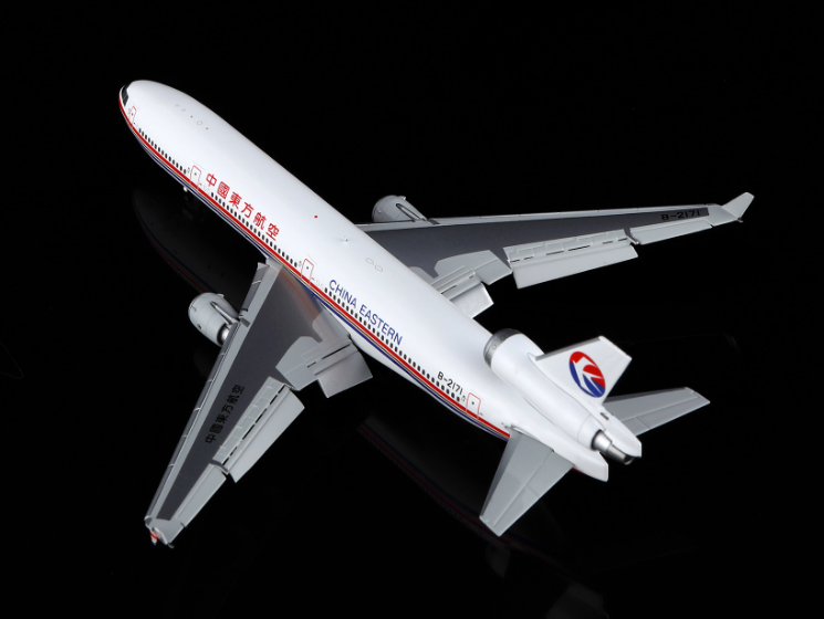 HX Models 1:400 China Eastern McDonnell Douglas MD-11 B-2171