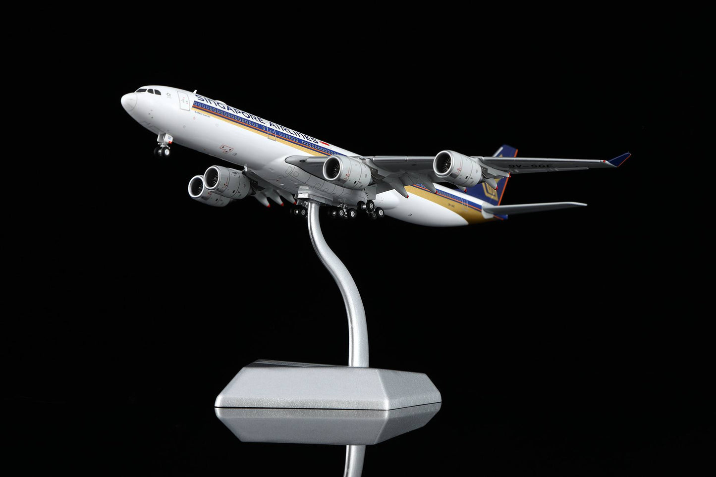 HX Models 1:400 Singapore Airlines A340-500 9V-SGE Flaps Down AS530105F