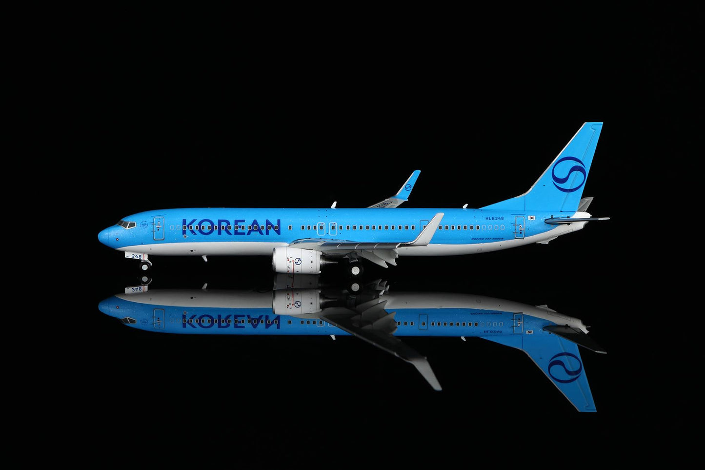 HX Models 1:400 Korean Air Boeing 737-900 HL8248 "New Colors" Flaps Down B470401F