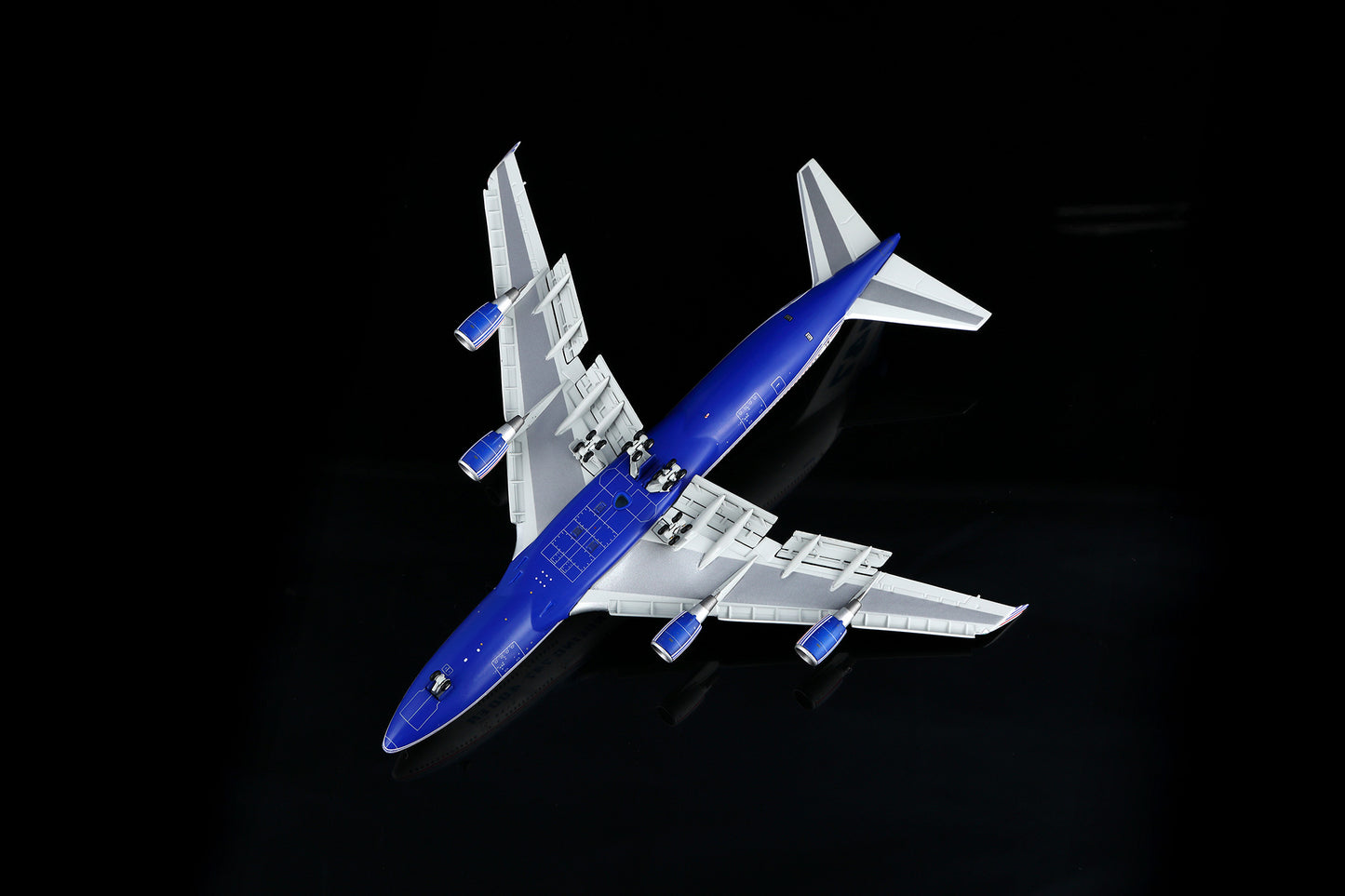 HX Models 1:400 Boeing 747-400 N747ER "House Colors" Flaps Down B611601F