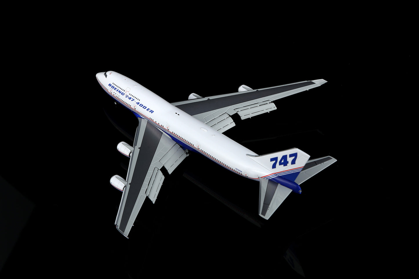 HX Models 1:400 Boeing 747-400 N747ER "House Colors" Flaps Down B611601F