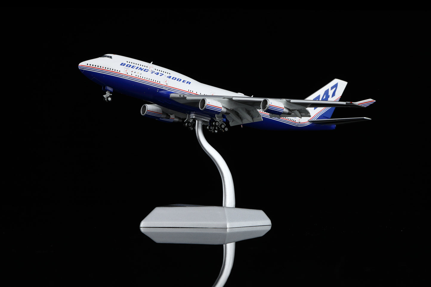 HX Models 1:400 Boeing 747-400 N747ER "House Colors" Flaps Down B611601F