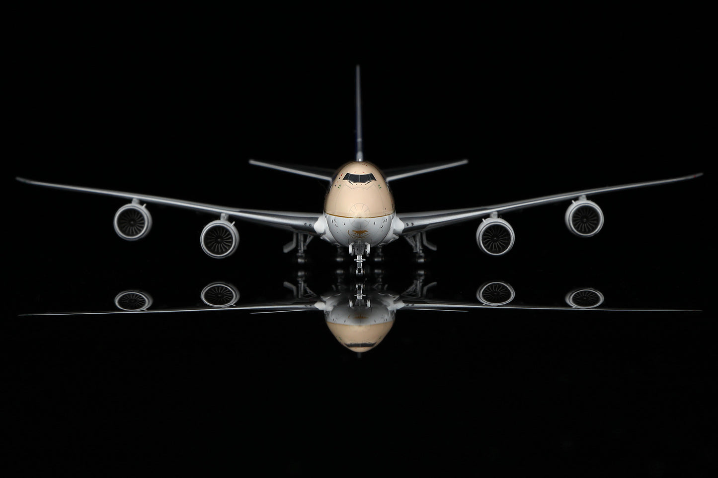 HX Models 1:400 Saudia Cargo Boeing 747-8F HZ-AI4 B631602