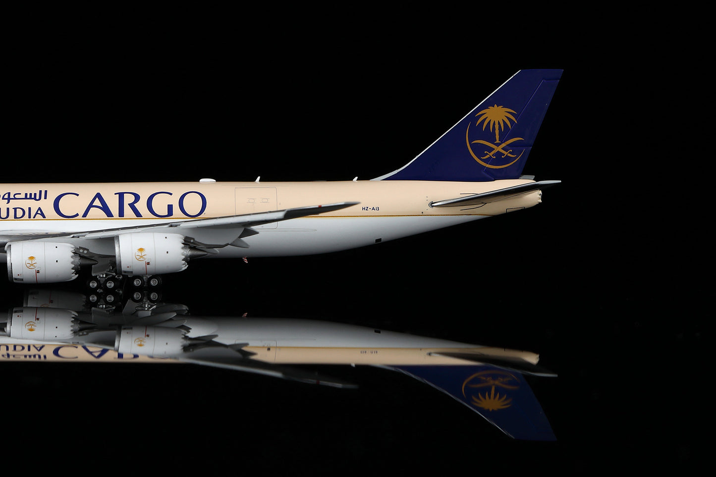 HX Models 1:400 Saudia Cargo Boeing 747-8F HZ-AI4 Flaps Down B631602F