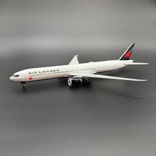 Phoenix Models 1:400 Air Canada Boeing 777-300 C-FIUR 04618