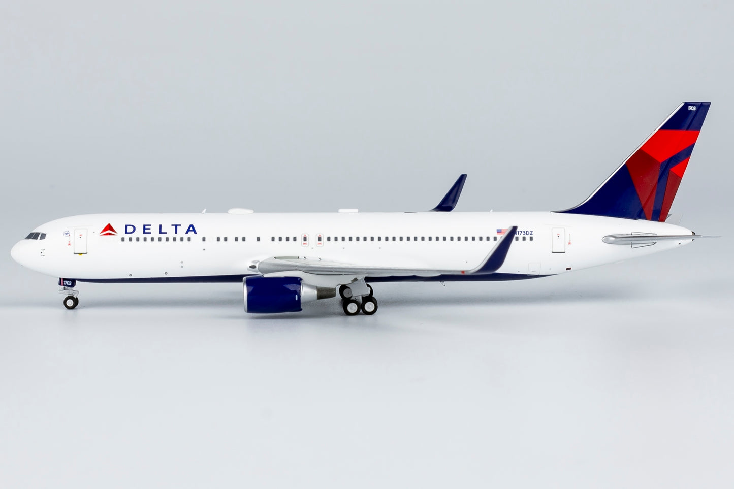 NG Models 1:400 Delta Air Lines Boeing 767-300 (CF6 engines) N173DZ NG 17002