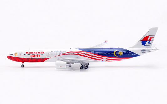 AV400 Malaysia Airlines Airbus A330-323 "Manchester United" 9M-MTL AV4352
