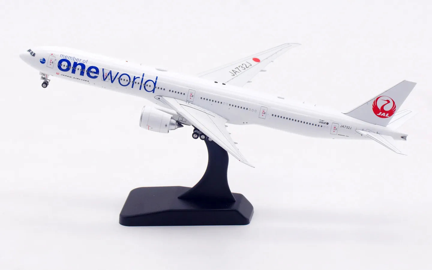 AV400 Japan Airlines Boeing 777-346ER JA372J "oneworld" AV4410