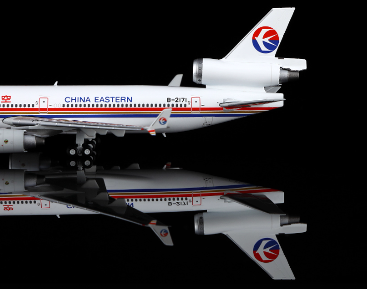 HX Models 1:400 China Eastern McDonnell Douglas MD-11 B-2171