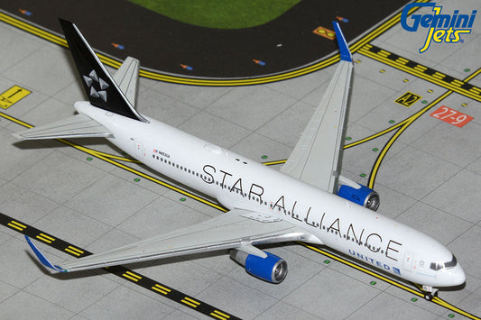 GeminiJets 1:400 United Airlines Boeing 767-300 N653UA Star Alliance Livery GJUAL2313