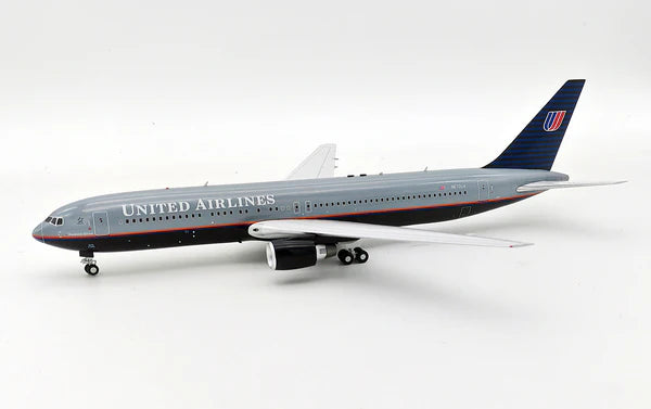 InFlight200 United Airlines Boeing 767-300 N670UA IF763UA1223