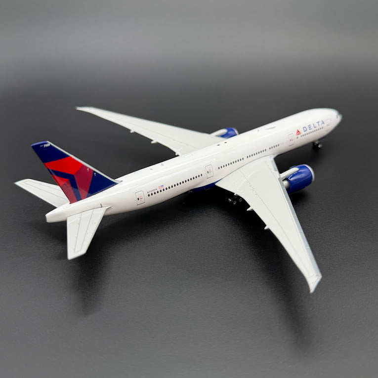 Phoenix Models 1:400 Delta Air Lines Boeing 777-200LR N709DN 04670