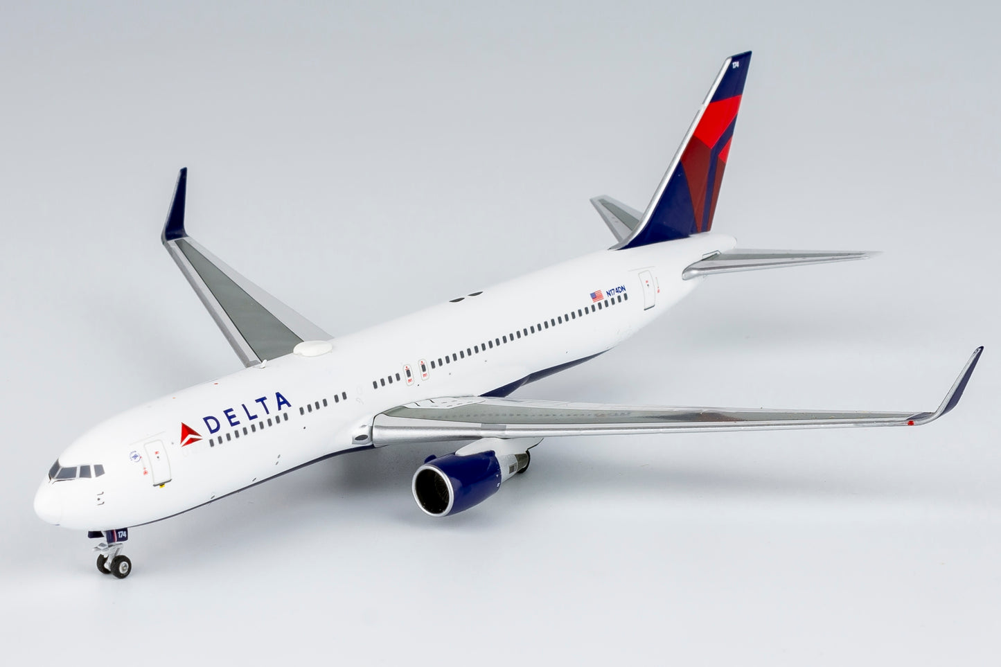 NG Models 1:400 Delta Air Lines Boeing 767-300 (PW4000 engine) N174DN NG 17001