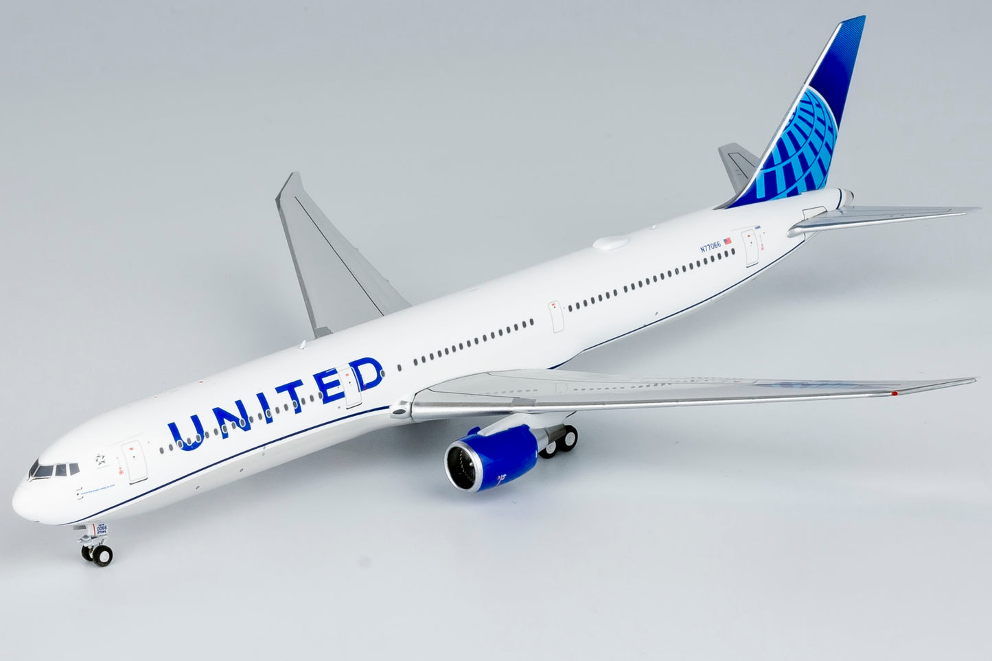 NG Models 1:400 United Airlines Boeing 767-400 N77066 NG 18001